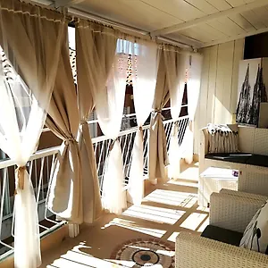 The 727 Apartment